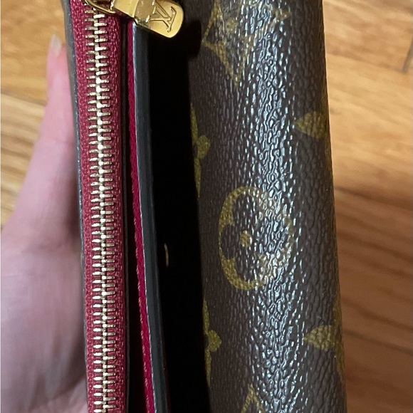 Authentic Louis Vuitton Ariane Compact Wallet in Monogram Fuchsia - Picture 5 of 12